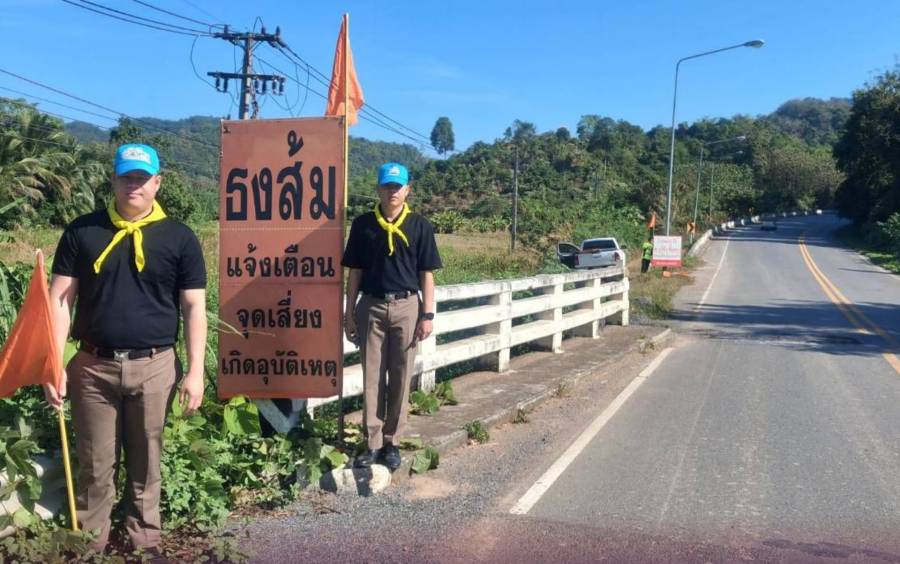 ติดธงประชาสัมพันธ์จุดเสี่ยง