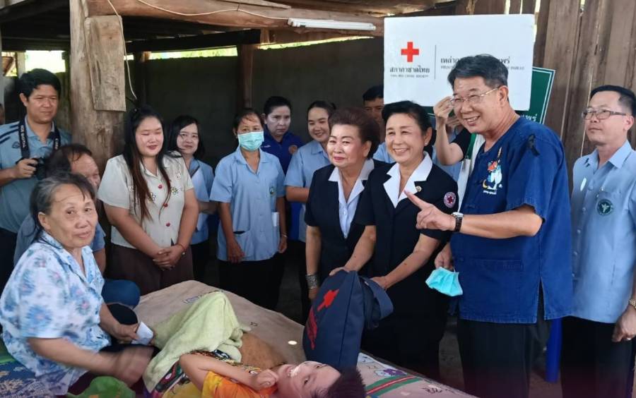 พ.ต.ท.รักพงษ์ ธงสิบสี่ สว.อก.สภ.สอง จว.แพร่ ร่วมตรวจเยี่ยมผู้ป่วยในพระบรมราชานุเคราะห์จังหวัดแพร่ 