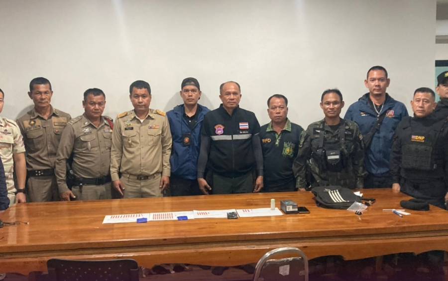 สายตรวจสองร่วมตรวจยึดพบของกลางเป็นไม้กะยาเลยพร้อมยาเสพติดฯ