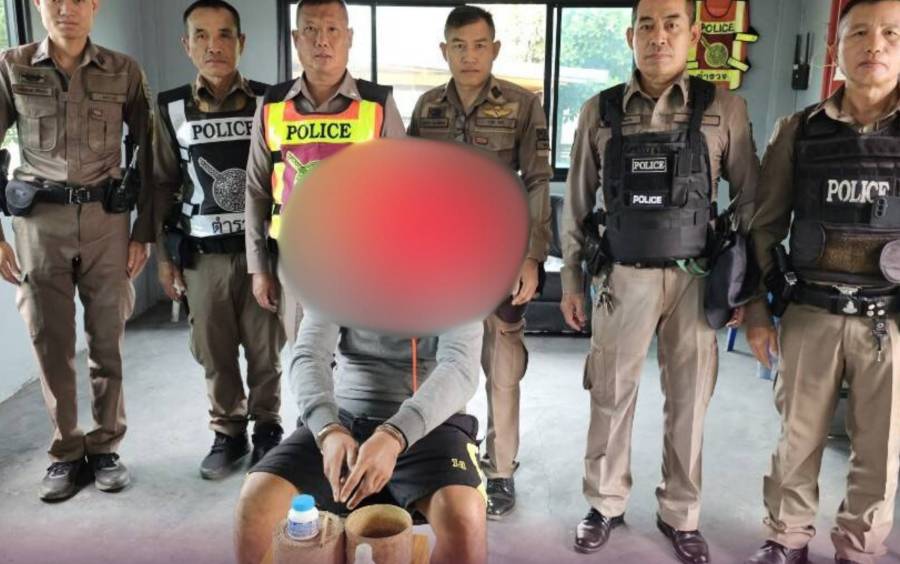 สายตรวจ สภ.สอง เข้าจับกุมผู้ต้องหาพร้อมของกลางยาบ้า 103 เม็ด